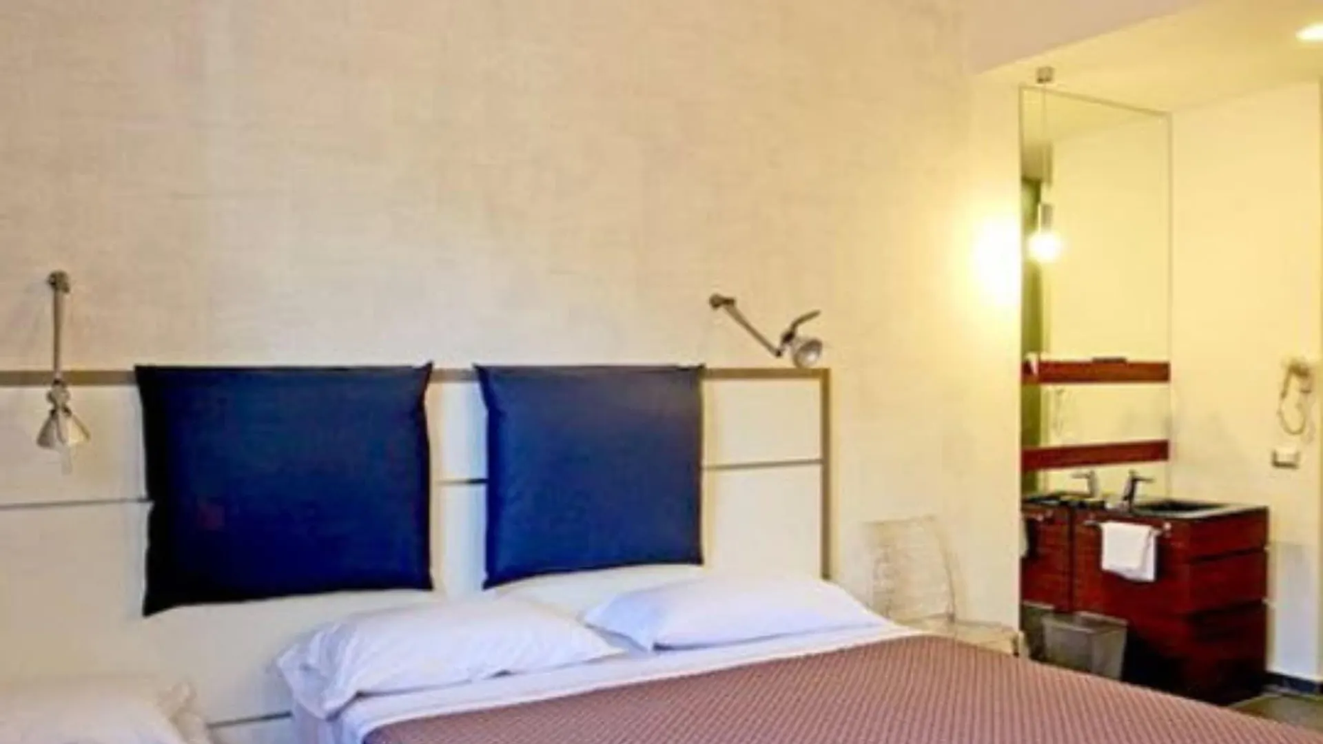 רומא Hotel California