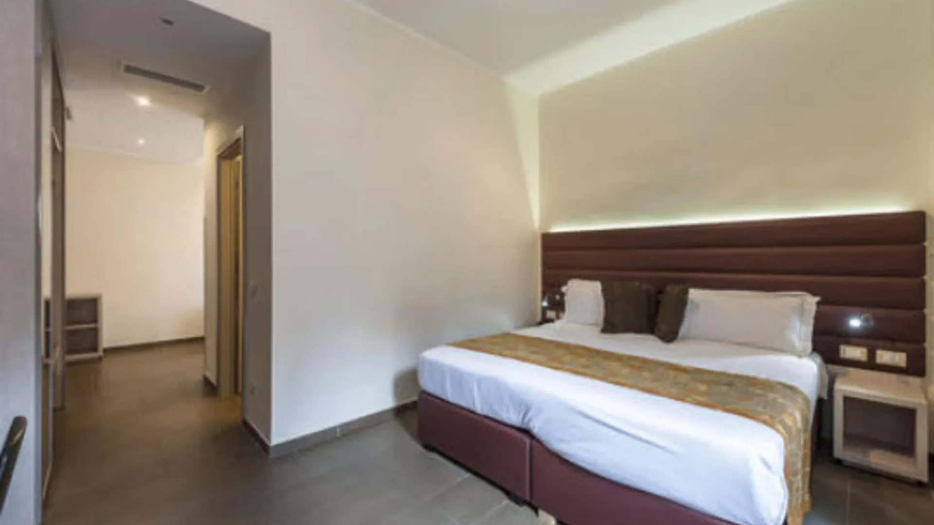 רומא Hotel California