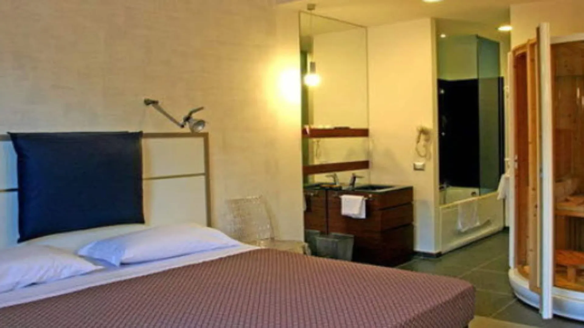 רומא Hotel California